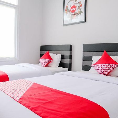 Super Oyo 995 Alice'S Homestay Syariah Jembel Dış mekan fotoğraf