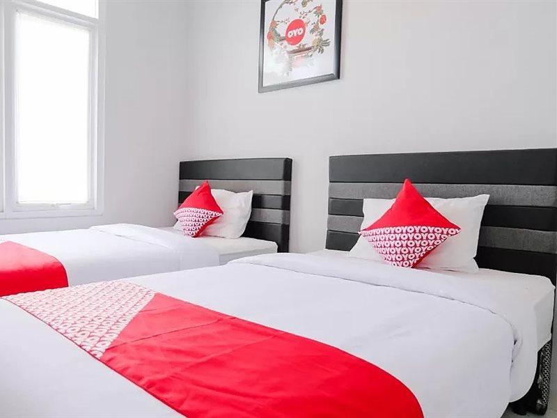 Super Oyo 995 Alice'S Homestay Syariah Jembel Dış mekan fotoğraf